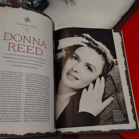 IT’S A WONDERFUL LIFE 2022 THE COMPLETE GUIDE 75th ANNIVERSARY MAGAZINE Plus VHS - Picture 2 of 15